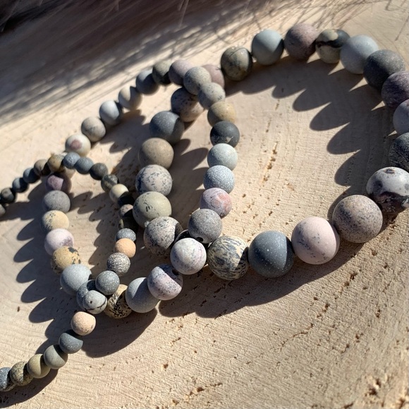 Natural Matte Gray Jasper Smooth Round High Quality Gemstone Beads Bracelets - Picture 2 of 9